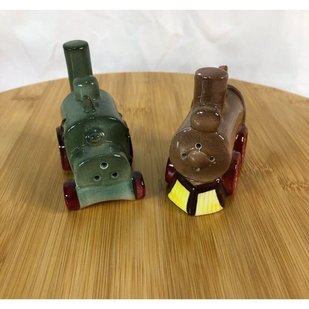 Vintage Train Engine Locomotive Salt and‎ Pepper Shakers Japan